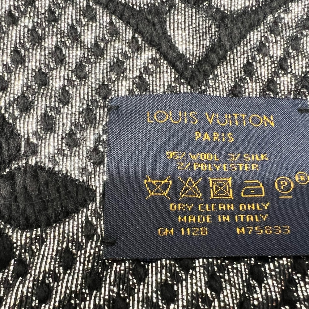 LOUIS VUITTON Winter Scarf Logo Mania Monogram Wool Silk Black & Silver - Picture 6 of 7